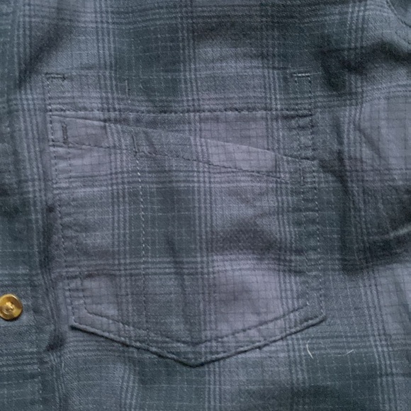 Carhartt button down plaid shirt - Picture 5 of 8